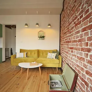 The Flyingtheatre Apartment